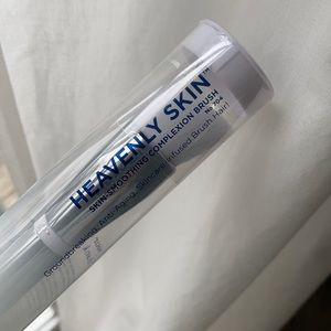 It cosmetics makeup brush complexion 704